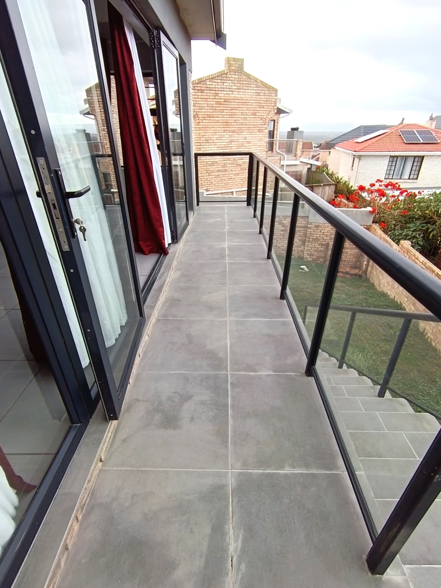 4 Bedroom Property for Sale in Wavecrest Eastern Cape